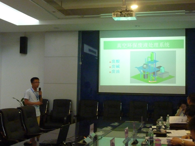佛真代表講解“真空環(huán)保廢液處理系統(tǒng)”現(xiàn)場(chǎng) 佛真代表講解“真空環(huán)保廢液處理系統(tǒng)”現(xiàn)場(chǎng)