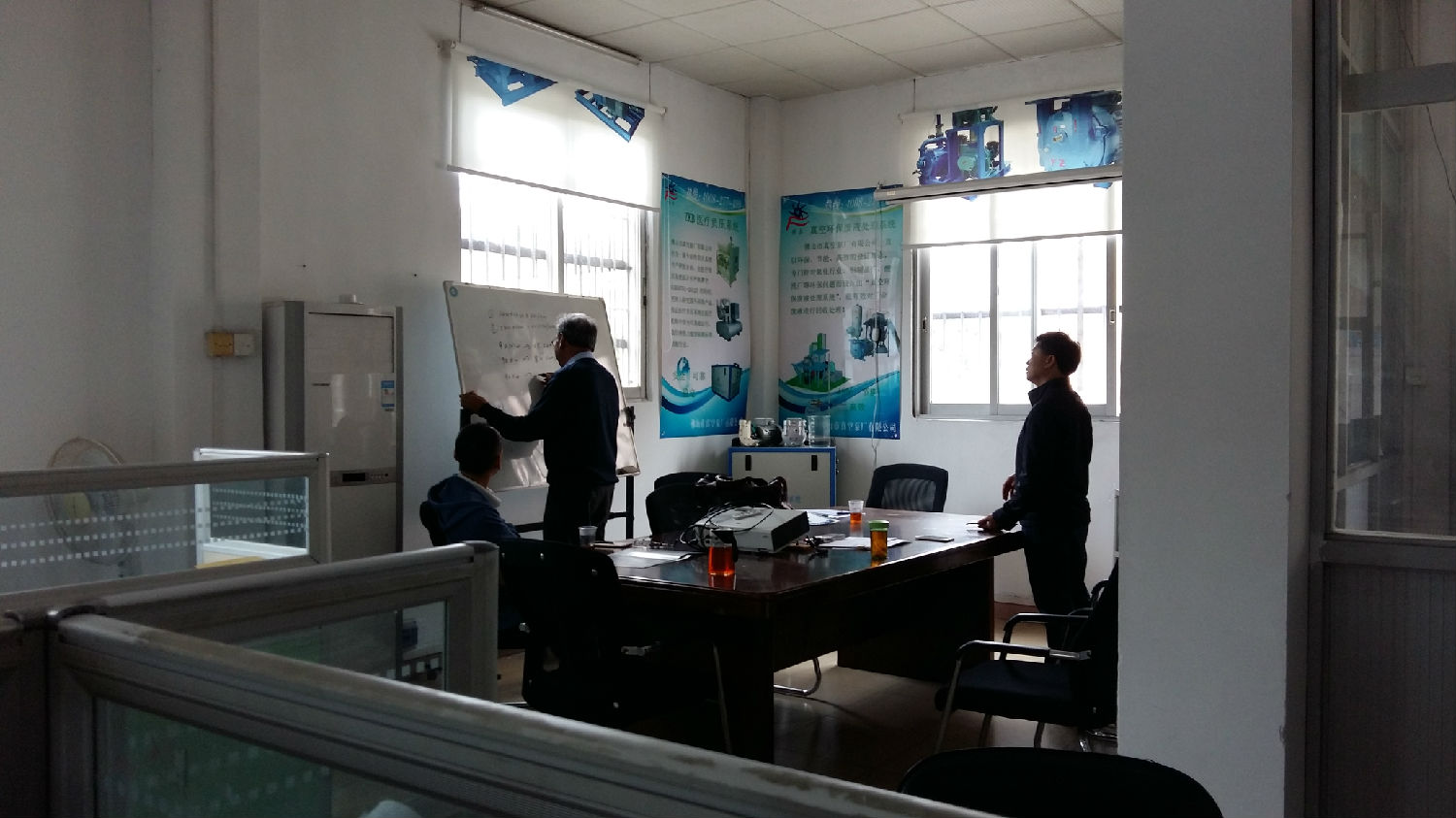 外國(guó)友人親臨佛山市真空泵廠有限公司 外國(guó)友人親臨佛山市真空泵廠有限公司